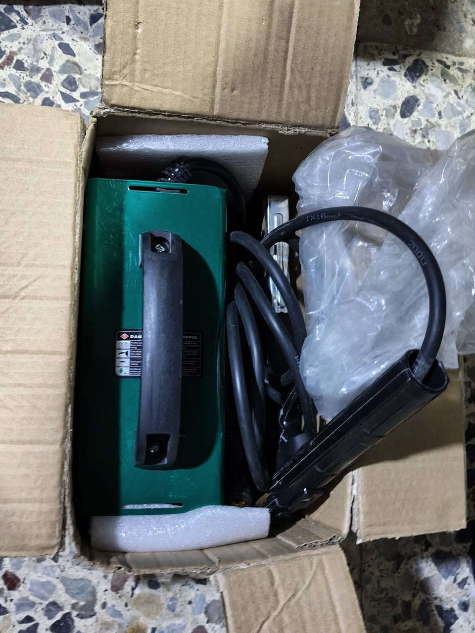 مكينة لحيم كامله صغيره ماتسحب كهرباء هواي ونعوعيه نحاس اصليه وبسعر مناسب حيل ومستعمل على بعدهه ب 30 الف مفحوصه فقط جديدة سعر اخو البلاش والله مكاني بغداد الحسينية بالبداية قرب مطعم الامير على الشارع قريب كلش الشراي يجي خاص او يتصل هذا رقمي ***********
