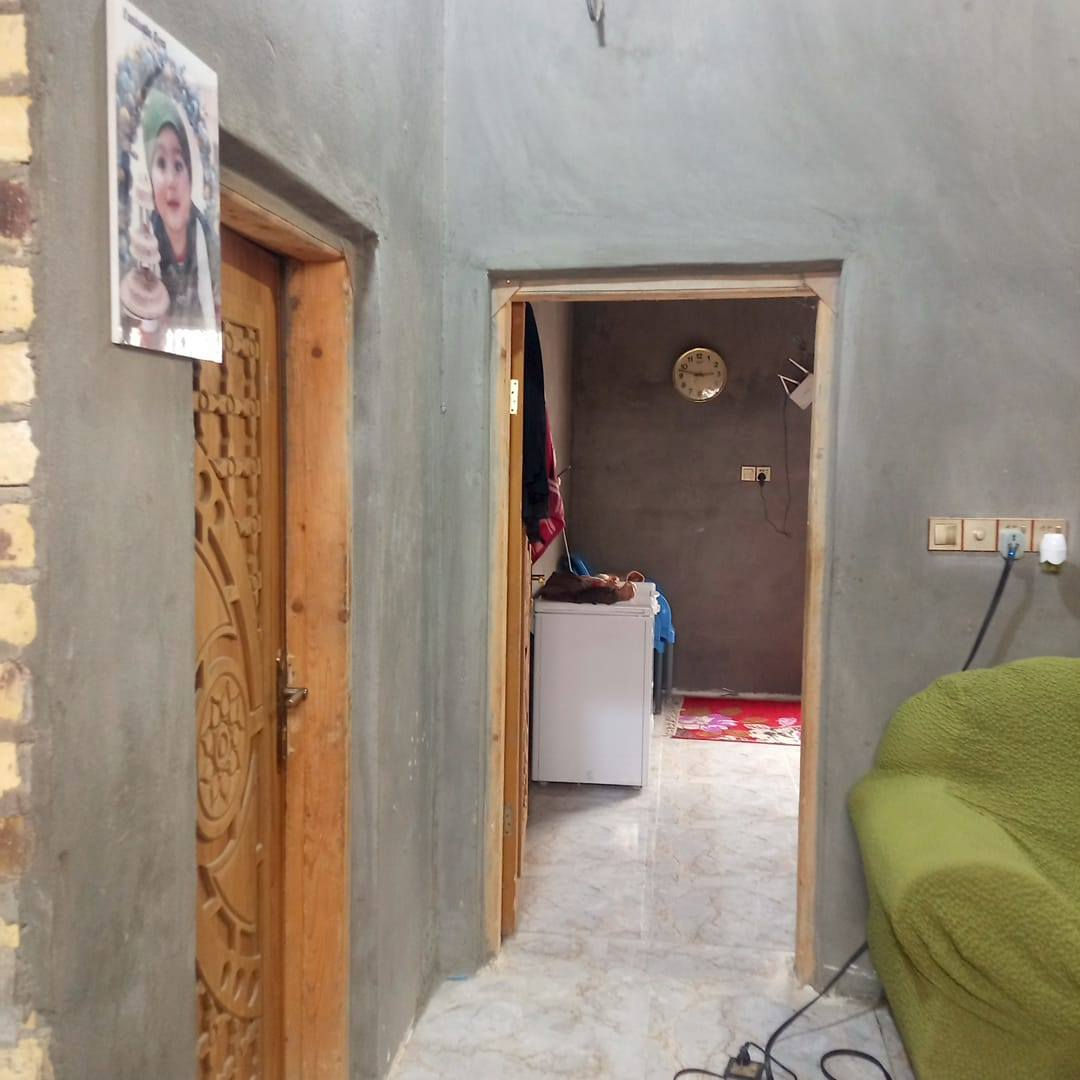 السلام عليكم بيت زراعي للبيع المساحه 170 متر الواجهه عالشط العنوان جامع الحديان بناء جديد قبل سنه يتكون من غرفتين كبار وصاله ومطبخ وصحيات خارجيه وغرفه ترك وره البيت التواصل مع الرقم ***********
