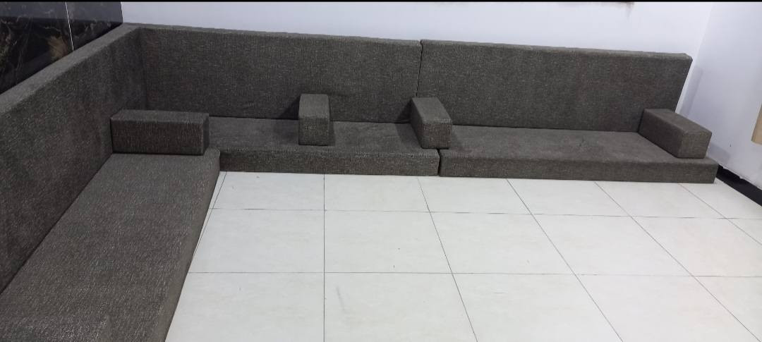 ديوان أرضي جديد وغير مستخدم
٣ قطع   ارضية و٣ قطع ظهر 
مع لولة عدد ٦ 
قطعتين  مترين و ٥  سم 
وقطعه واحدة متر و٩٥ سم  
ارتفاع عن الارض ١٦ سم 
سمك الظهر ١٠ سم  عن الحائط
عرض ال لولة ٢٠  سم 
نوع الاسفنج   اسفنج تخم عربي  درجة أولى    ضغط عالي    والقماش باربي درجة أولى مميز قماش خاص مال ديوان  بالحقيقة اللون أحلى اللون زيتوني طوخ 
السعر ٣٠٠ وبي مجال بسيط 

المكان الحرية


**إذا كنت صاحب هذا الإعلان وتريد حذفه لأي سبب، رجاءا أرسل رسالة إلى الدعم الفني**