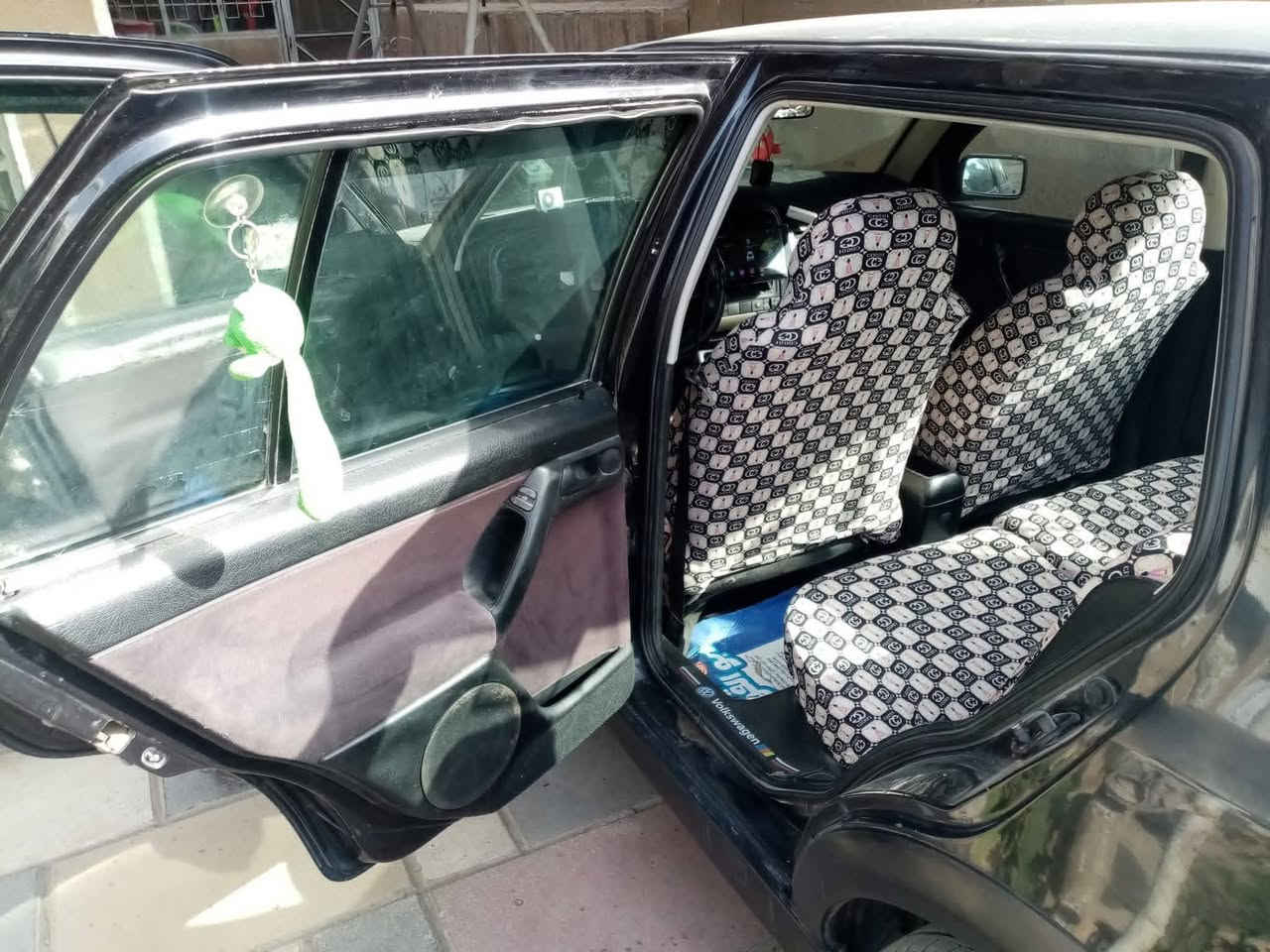 السلام عليكم.
فوكس واكن فنتو 1993 محرك 2000.. تبريد ثلج رقم بغداد انكليزي باسمي شرط تحويل ثاني يوم........ السعر 48 بيها مجال للطبين... رقم هاتف ***********.
