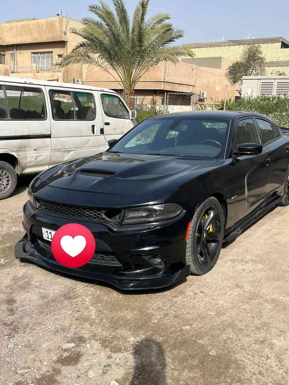 السلام عليكم 

ئلعبدة للبيع 

دودج تشارجر rt 5700

موديل 2017 اصل 
ماشيه 64 حقيقي 
عليها داون بايب ستيل و دبات كورسه و عليه بوابات  كتم كامل  تفريغ كامل 
عليه برمجه ايقل كله سيفتي   كتوف ببكورن السياره وحش بمعنى الكلمه تعال و شوف بعينك صور الحادث بالمنشور   
ملاحضة السياره مطاك بيها ولا ايرباك 
السعر 180 و بيها مجال شي بسيط 
مكان السياره بغداد زيونة 
رقمي *********** بي واتس
