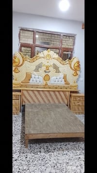 قرفه نضيفه  للبيع مستعمله شي قليل مذل مابصوره 07783492395