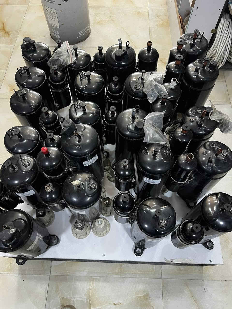 ❄️🧊 مكتب المهندس فاضل الشمري لتكييف وتبريد 🧊❄️

🔥 هل تبحث عن مواد سبالت أصلية و غازات تبريد عالية الجودة؟
نوفّر لك كل ما يحتاجه فنيّو التكييف وأصحاب الورش بأفضل الأسعار 💯

🧰 متوفر لدينا:
❄️ مواد سبالت أصلية
🧊 غاز تبريد (R22 – R410 – R134)
🔧 قطع غيار مكيفات
⚙️ مستلزمات فنيي التكييف

⭐ مميزاتنا:
✅ جودة مضمونة
✅ أسعار منافسة
✅ توفير كميات
✅ ثقة وخبرة

📍 العنوان: مكتب المهندس فاضل الشمري
📞 اتصل بنا الآن واستمتع بأقوى تبريد ❄️😎

مكتب المهندس فاضل الشمري
برودة تدوم… وجودة تعتمد 🌬️❄
***********
