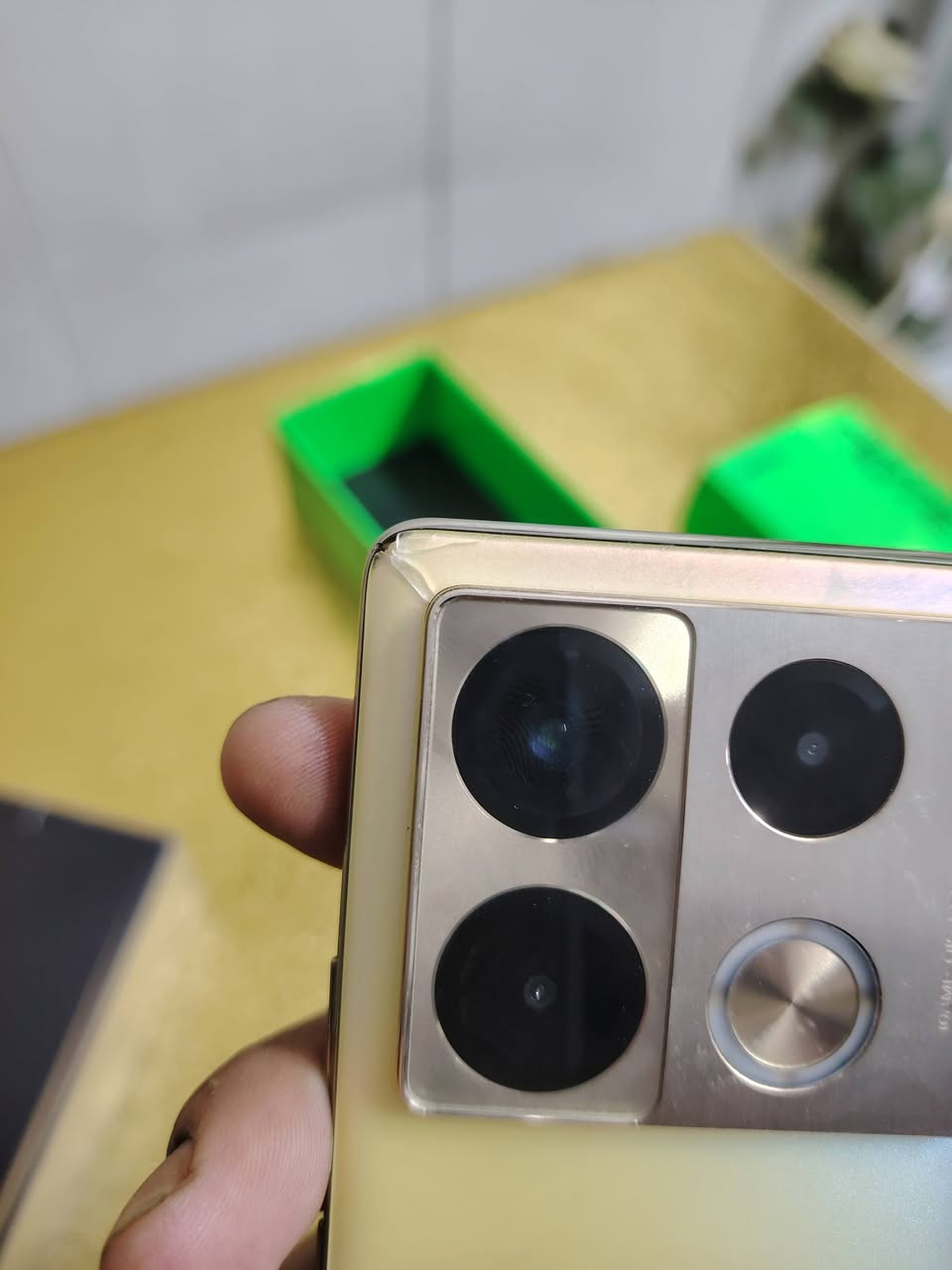INFinix note40 PRO
ذاكرة256
جهاز نظيف مامفتوح على الشرط بس هذا الكسر🔨 

سعره225وبي مجال 
خاص او اتصال***********☎️
