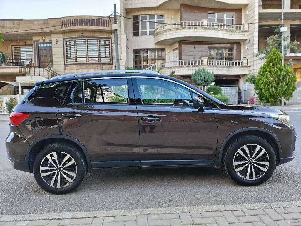 مواسەفات:
شاشە Bluetooth , CarPlay
كامێرا پێش و دواوە
حاسەی پێش و دواوە
لایت لید و عەدەسە
سڵاید
ئاوێنە كارەبا و دژە فول
جام كارەبا 
دەرگا بەسمە
دوو كۆنتڕۆڵی بیلادی لەگەڵە و سویچ بەسمەیە
تەبرید مەركەزی
گێچ نیو دیجیتاڵ
تراكشن و دژە خزین
گێڕ ئۆتۆماتیك و عادی
3 شێوازی لێخوڕین ( Normal, Eco, Sport )
برێك بەسمە و ئۆتۆ هۆڵد
فوول مواسەفات
ویل 20 بیلاد
مەكینەی 1.5 تۆربۆیە
138,000km ڕۆیشتووە
سەیارەكە بێ بۆیاخە
  سەیارەیەكی جوان و خێزانی و پاك ماوەتەوە هی مەعرەز نیە. 

بۆ زانیاریتان:     
( یەك قوپاوی بچوك لەسەر بۆنیتەكەی هەیە شایەنی باس نیە ، جامی پێشەوە دوو پەنجە درزی تیایە ، مەكینەكەی كەمێک كێشی نامێنێت )

بۆ نرخەكەی داوای 103 وەرەقە و مەجالێكی برایانە.

شوێن سلێمانی السليمانية, العراق


**إذا كنت صاحب هذا الإعلان وتريد حذفه لأي سبب، رجاءا أرسل رسالة إلى الدعم الفني**