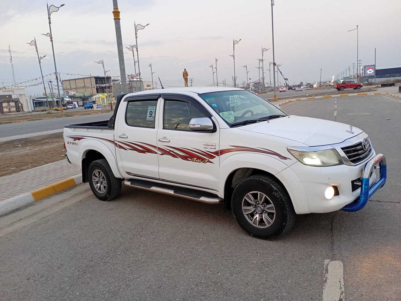 السلام عليكم للبيع هايلوكس كويتي ام البطل 2014 مكفوله من صبغ السياره حلوه وجديده مابيها نقص برغي كير محرك صدر كهربائيات كله فول السيارة كير عادي رقم واسط السعر 198 عنوان واسط الصويرة فلكه الزعيم ***********
