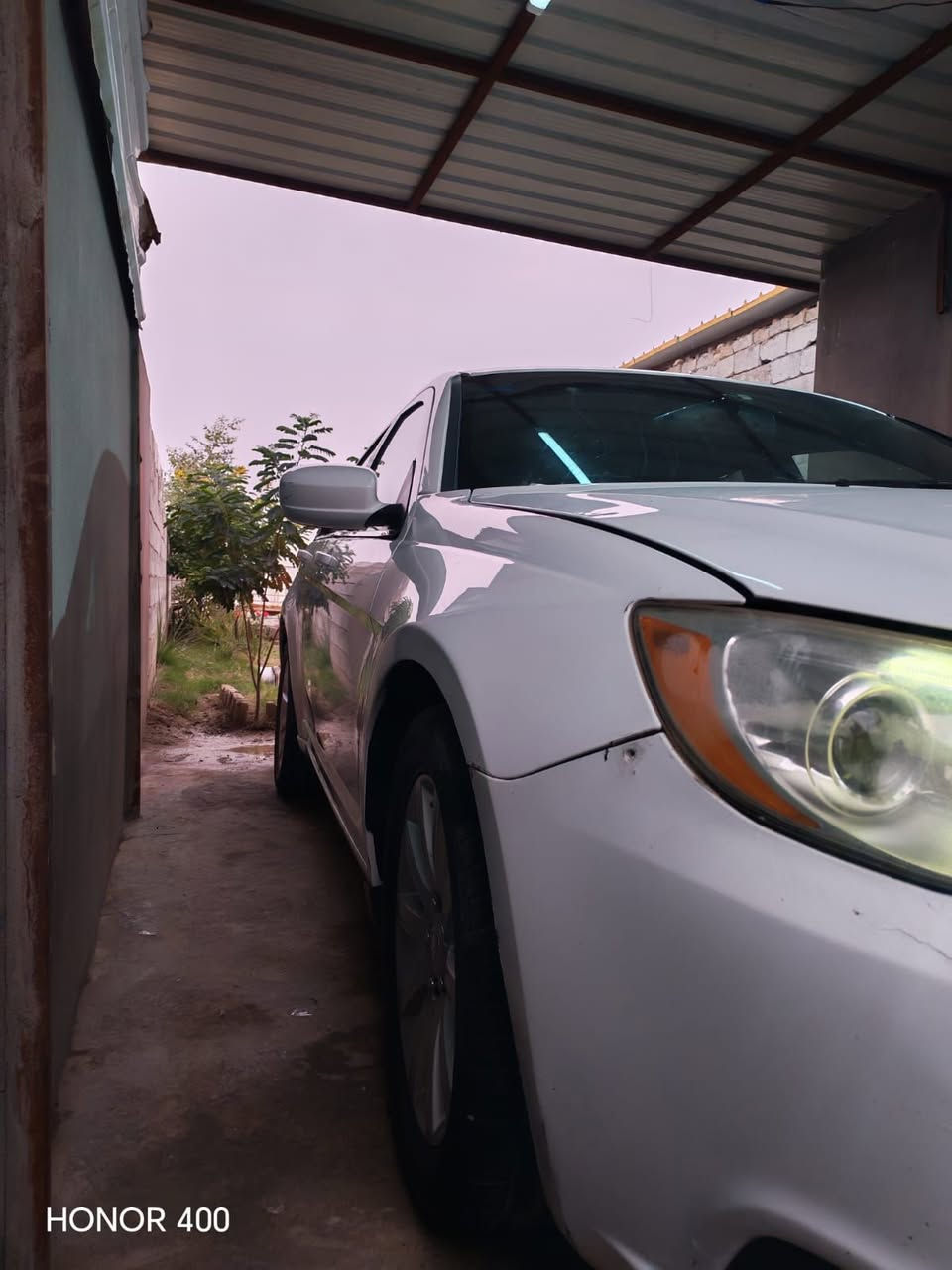 سلام عليكم
سي 200 موديل 14
4سلندر 2400
محرك جديد قبل سته أشهر شديته
موصفات LX
صدر امامي خلفي جديد
تخم تاير جديد
سياره كامله خير من الله
السياره كلين صوره السونار موجد
كلشي موضح بلصور
مكاني السياره ديالى
السعر 93   وبيه مجال
***********
