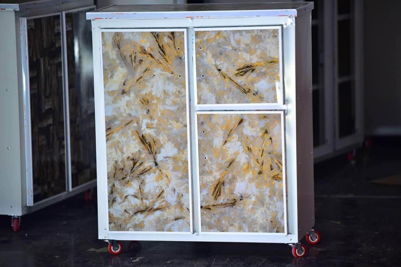 كومدي المنيوم جديد
ً
الطول ٩٥ سم
‏‎العرض ٧٥ سم 
‏‎العمق ٣٥سم 
‏‎يوجد خدمة توصيل لكافة محافظات العراق بغداد, العراق


**إذا كنت صاحب هذا الإعلان وتريد حذفه لأي سبب، رجاءا أرسل رسالة إلى الدعم الفني**