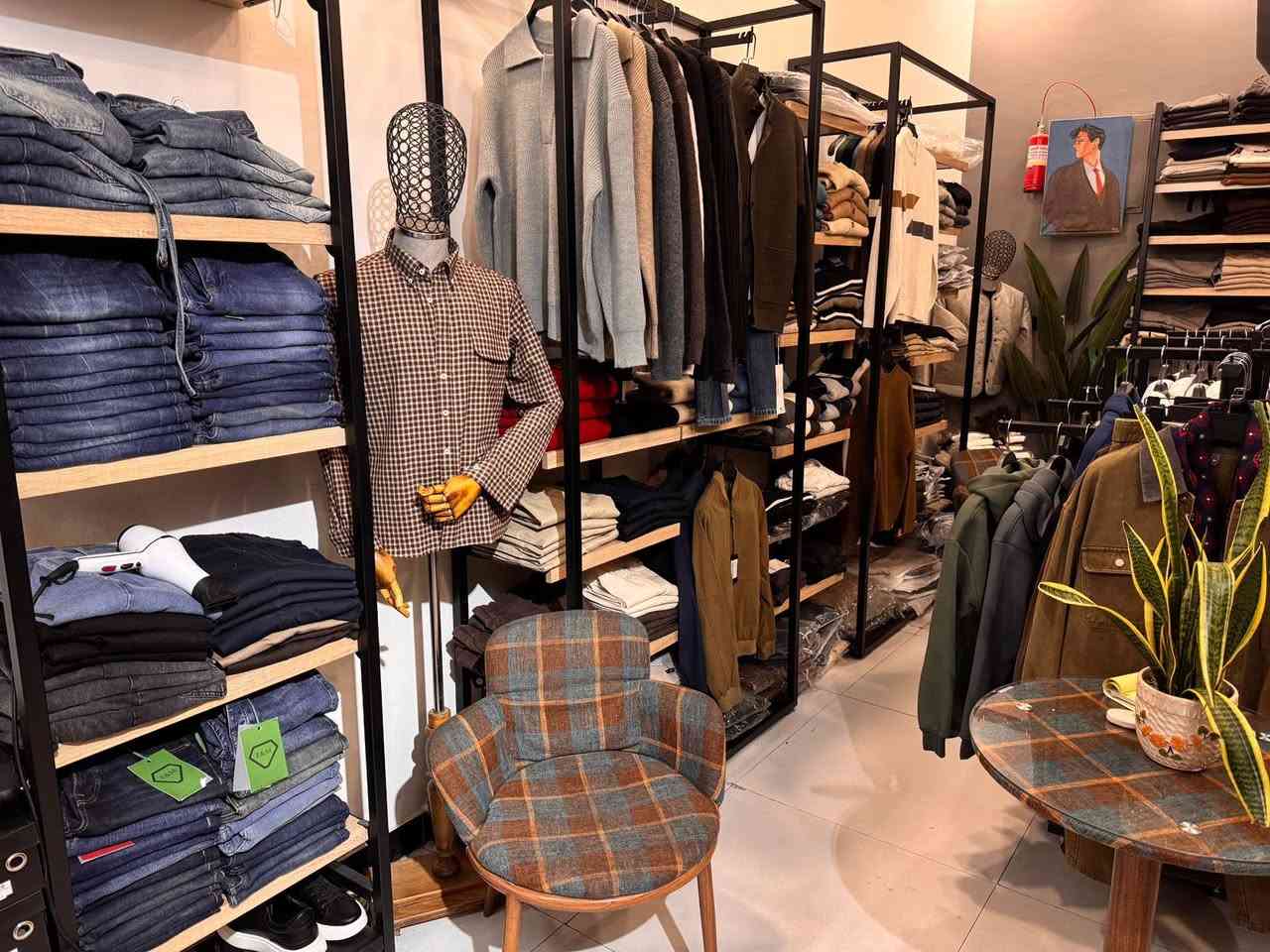 السلام عليكم شباب
ديكور للبيع كامل حديد تركي + رفوف 
النظافة 100‎%‎
+ مليكانات عدد 4 نظافة 90‎%‎ 
+ ميز وكراسي 
+ تعلاكة اكثر من 200 قطعة 
+ تعلاكة بنطرون 
+ ستاند ملابس طول متر ونص

للاستفسار الاتصال بالرقم التالي فقط 
*********** 
او المراسلة واتساب :
