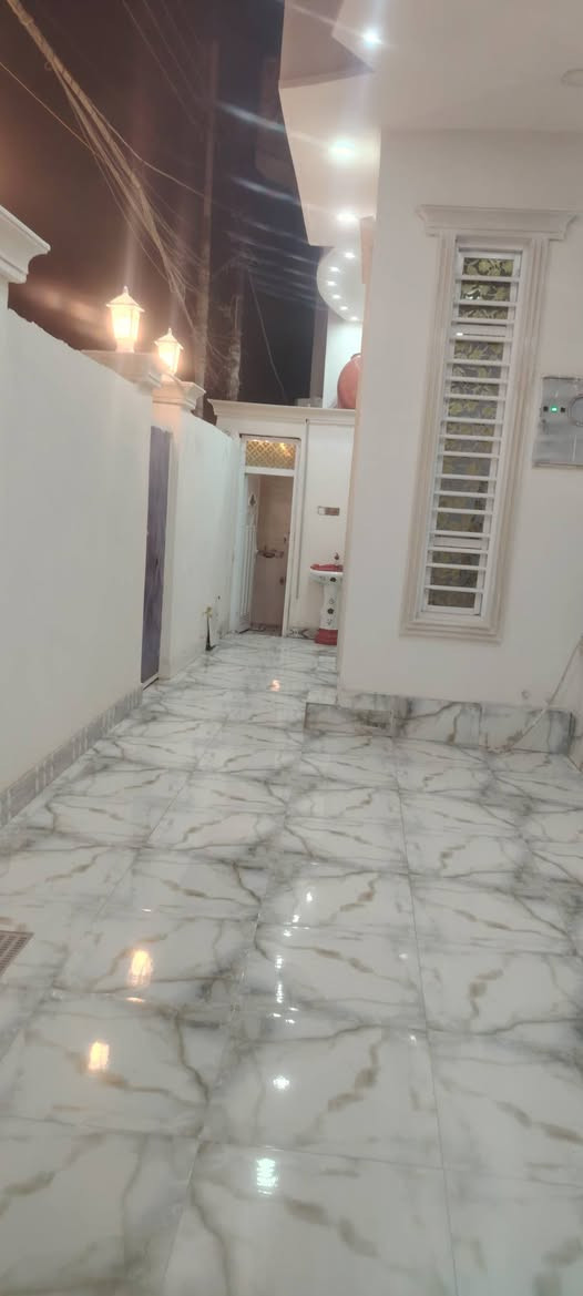 دار للبيع المساحة ٢٠٠ م بناء حديث ٢٠٢٥ يحتوي على استقبال كبير + مطبخ حار وبارد + صالة كبيرة + ثلاث غرف نوم كبيره + صحيات داخلية وخارجية العنوان بداية حي النداء قرب صيدلية الفصول الأربعة.
مكلف بالنشر رقم صاحب الدار ***********

