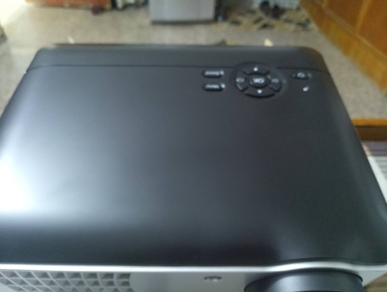 جهاز عارضه يعرض كل شيء يعني موجود بيه وجهاز مفيد وبالكرتونه ما ناقصه اي شيء وشوف الليي*********** جهازين واحده 100/الثاني 60الف هذا من مجموعه امزون
