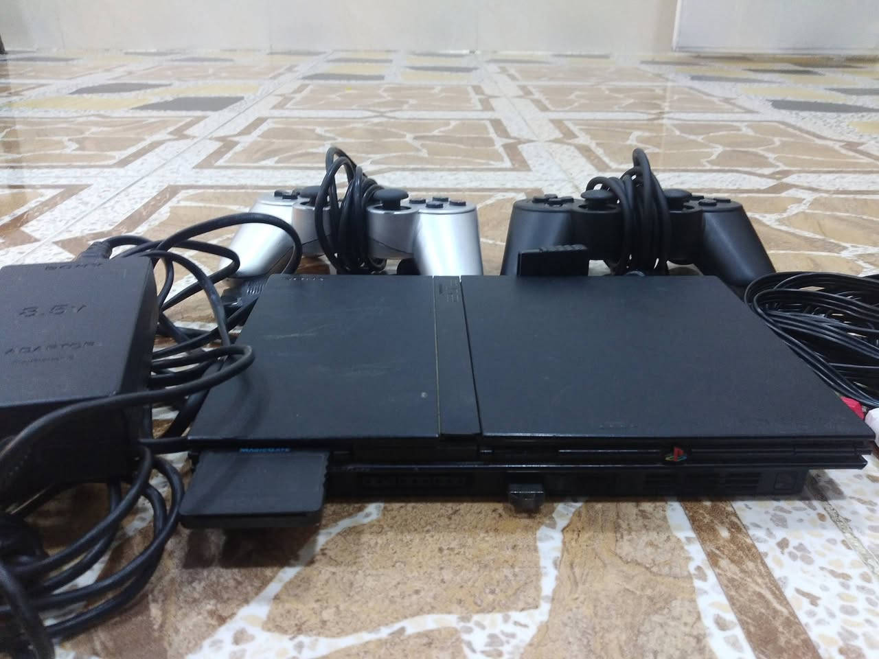 سلام عليكم للبيع سوني 2 
✅ ذاكرة فلاش 16GB
✅ بيه 17 لعبة جاهزة
✅ يدات عدد 2 جديدة
✅ شغال بصورة ممتازة
السلام عليكم
سعر  والبيع قفل 40 ألف دينار. للاستفسار راسلني خاص. 📩🎮


**إذا كنت صاحب هذا الإعلان وتريد حذفه لأي سبب، رجاءا أرسل رسالة إلى الدعم الفني**
