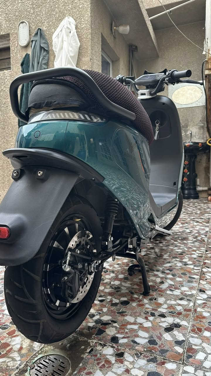 دراجة شحن للبيع
النوع~> النسر العربي رياضي 
البطاريات~> قبل شهر بدلتهن شرط الاصليات فيتنامي مسطرة يعني فول 
السرعة~>  بيها 4نمر الرابعه مقفوله بلاد وسرعتها حسب الشاشه  بالمشي 74 وذا وهي واكفه تقره 88 
بريكات~> بالمكان مفولات خلفي امامي 
الدراجه بيها نسختين سويچ

باختصار الدراجه نظيفة حيل تجي تصعد بيها وتشوف ما نقصها اي شي مكاني بغداد تقاطع درويش 
للاستفسار *********** واتساب
