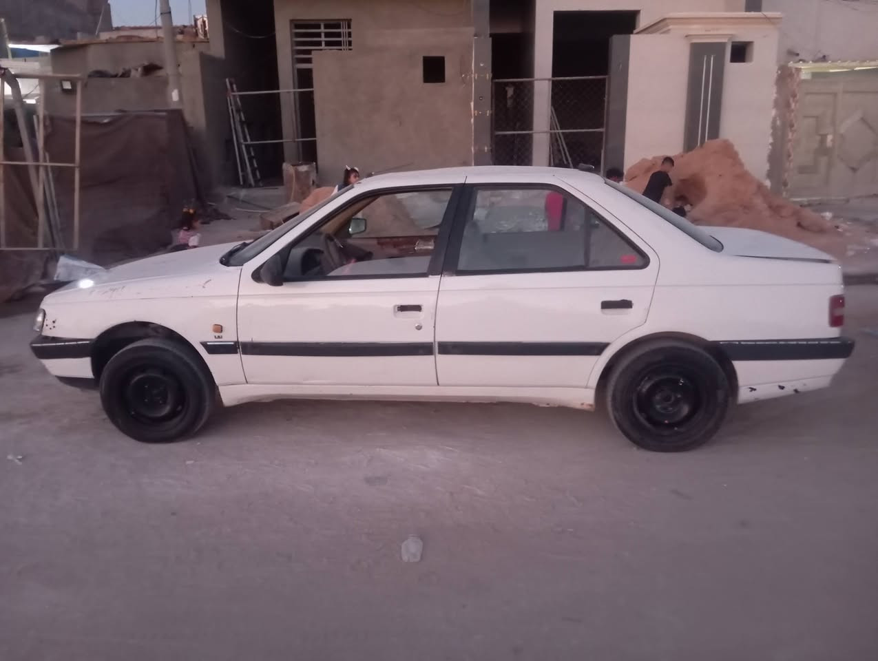 لبيع بيجو  405 رقم نجف سنويه لحد 2027 
موديل 2009 السعر 25 وبيهاا مجال للاستفسار الاتصال بالرقم ***********
