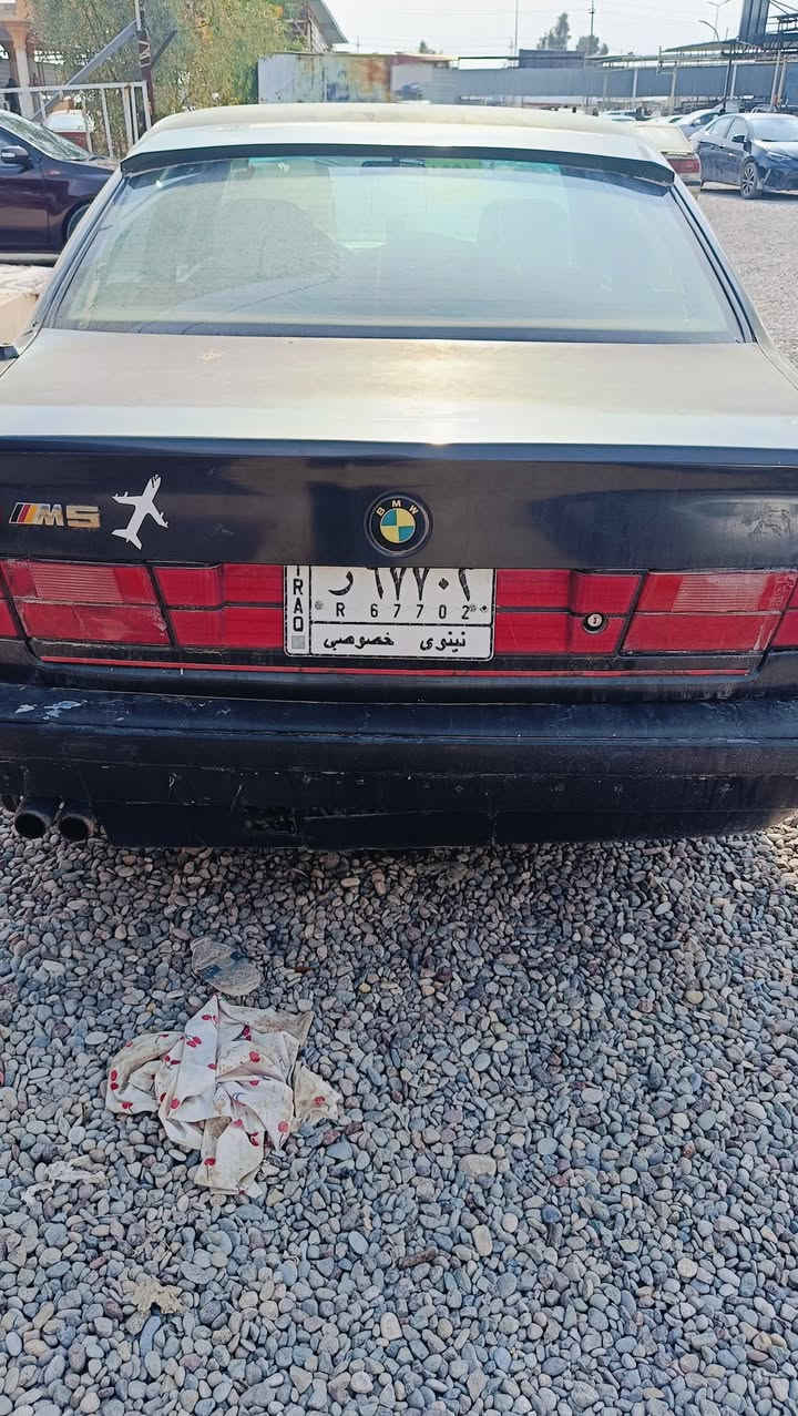 السلام عليكم 
للبيع بي ام 525 موديل1991
كير مكينه بشرط توماتيك 
سنويه عظم 
مكان السياره سهل نينوى برطله معرض بانوراما 
للاستفسار 
***********
***********
