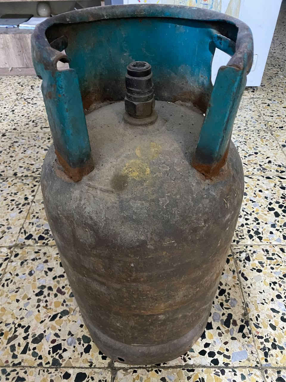 عندي قنينه حديد للبيع عراقيه ونضيفه السعر 75 مكاني بغداد القاهره ***********
