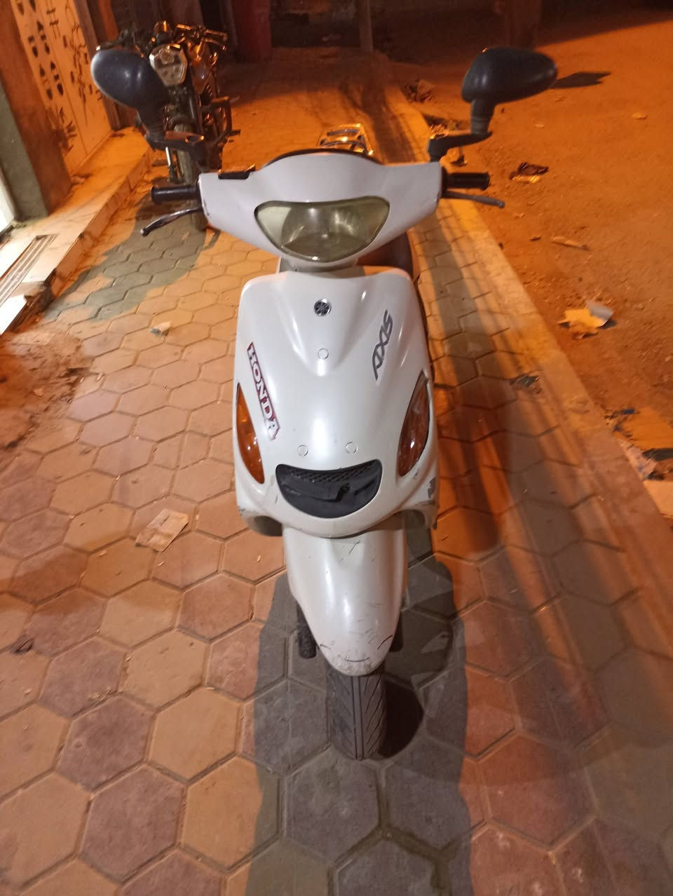 دراجه لكزس نظافه 90% كامل مواصفات كل نقص ما بيها مكاني ناصريه الشهداء ***********
