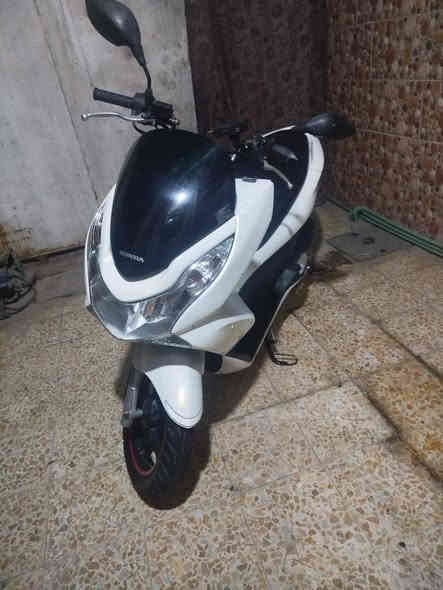 إسلام عليكم دراجةpcx جيل أول فول مواصفات دراجة شلعة ومعدل كلش حلوة ومعدلة حلو ول دراجة يابان 
ملاحظة دراجة (هندر من يابان دراجة هندر اني منزلة من رمبة بيدي دراجة ممشاة قليل مكان بغداد سعر اتصل علة رقم ***********
