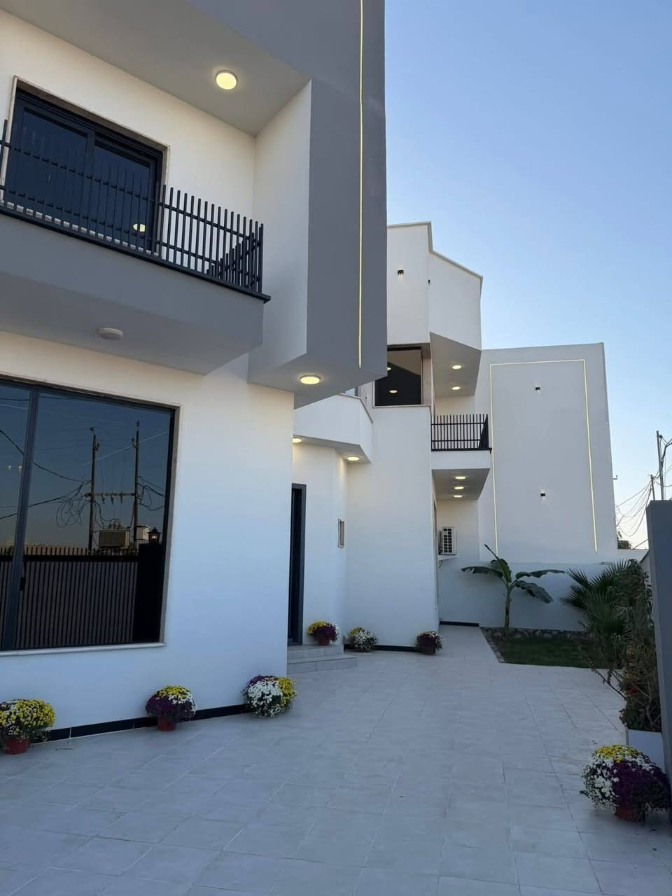 #دار_للبيع [ 500 م ركن ]
طابو زراعي سند ٢٥
#الموقع حله / زوير / سنتر ع الكورنيش موقع جدا مميز
يحتوي على 
5 غرف نوم 
مطبخ حار بارد 
صاله عدد ٢ 
4 حمامات 
#الاثاث / سبالت / كاونرات / دريسنك روم / بردات / لوحات / ثريات
سستم كامرات
حديقه داخليه
شلال داخلي
للاستفسار عن باقي التفاصيل والسعر 
يرجى الاتصال على الرقم
*********** مكتب أحمد الشمري
