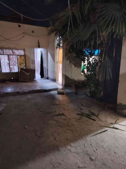 السلام عليكم
بيت للبيع     المساحه ٢٣١ متر 

الموقع   حي الارامل بشارع المدارس موقع تجاري قرب كريم السماج 
سنة البناء ٢٠١٧
غرفتين ٣ونص في٥ واستقبال ٦ امتار و٢٠ سانتيم
وهول ٩ امتار في٤ ومحل خارجي ومخزن ٦ امتار وحديقه وطارمه كبيره. وحمامات خارجيه
السعر. ١٧٠ مليون وبي مجال

ويباع عل مبادره ايضا    الاستفسار‏ ‪***********‬‏
