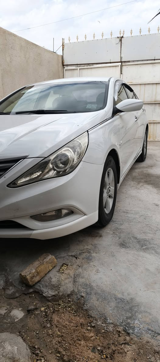 السلام عليكم
سوناتا مديل ٢٠١٢ وارد كوري مكفولة من الصبق التقرير موجود بلمنشور السيارة بسمي ماشية ١٠٨
رقم البصرة مشروع وطني السعر ١٢٣ بي مجال 
المكين ٢٠٠٠ دوش (ملاحظة السيارة ماناقصها برغي) 
مكاني البصرة أبو الخصيب // ***********
