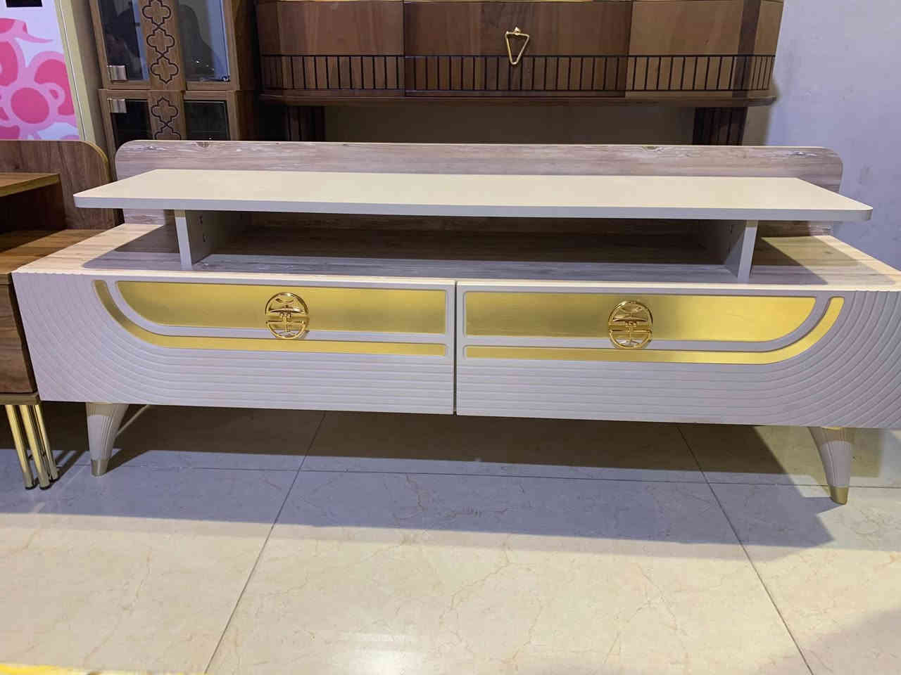 ميز بلازما تركي نظافة 90‎%‎ مكاني بسماية السعر 80 الف مجال بسيط ***********
