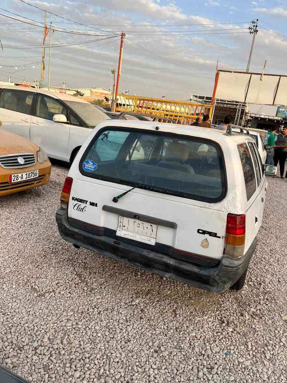 السلام عليكم أوبل كاديت 1991 رقم قادسيه صاحبه الشرعي موجود كفاله َمن الضربه بيها مكانات صبغ محرك 1600 جديد تخم تاير حداديه تمام السعر 22 ***********
