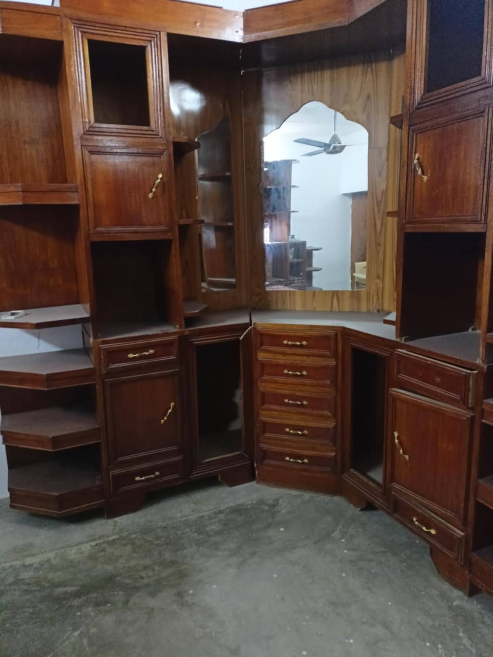 غاض للبيع
غرفة نوم كاملة
تانكي حديد
بايسكل ياباني
قفص طيور عدد ٢
برج انترنيت
مغسلة
ساحبة طباخ
تخم قنفتين وكرسين
تخم قنفة واربع كراسي
بوب خشب عدد ٤
سيركتات كهرباء عدد ٨
طباخ
ميز جام طابقين
علق ع الصورة لتريد سعرها واني ادخلك خاص
او اتصل ***********
