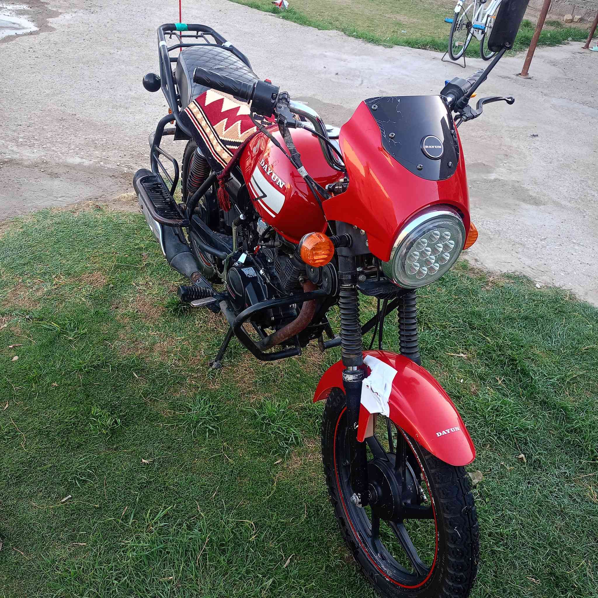 السلام عليكم دراجه دايوان موديل 21 اوراق اصولي  كهربائيات شغاله محرك ما مفتوح  السعر مليون وربع ***********
