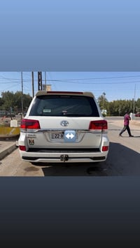 لاندكروز 2018 للبيع محرك V6   السياره مكفولة كفالة عامه من كلشي  ماشيه...