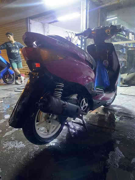 السلام عليكم شباب دراجه سكنس نضيفه البيع بوشه ٥٩رياضي  صالنصه بيها غير هاي رياضي مكاني بغداد جسر ديالئ السعر ٦٥٠اشراي يخابر ويدلل ***********
