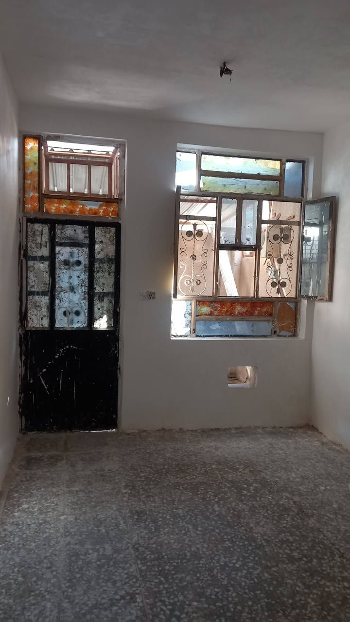 مشتمل للبيع ١٠٠ الحسينيه مسقط شارع عقيد علي ٦٠ و بيه مجال *********** وات ساب
