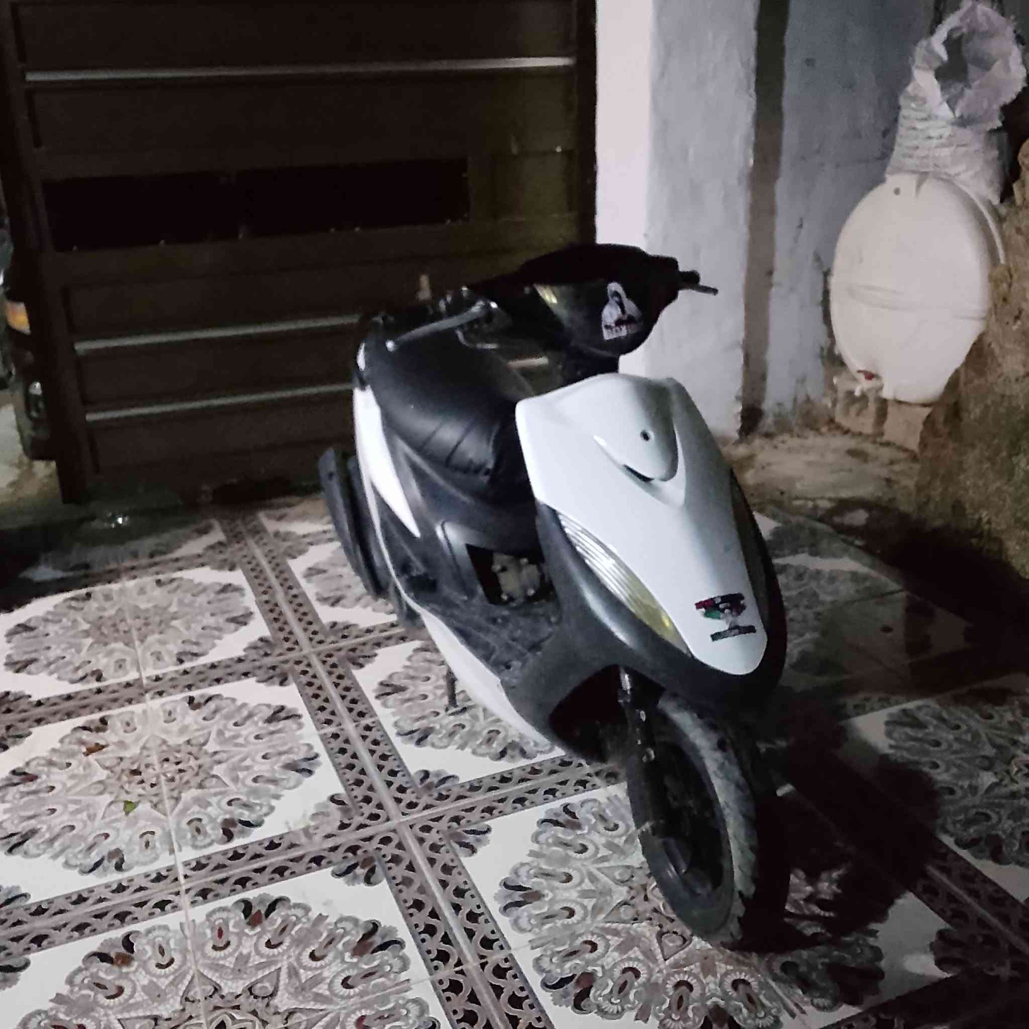 ماكـس عـدله للـبيع.
دراجه مكينه 55 خير من الله
صالنصه  FM رياضي
 تايرات جدد خلفي امامي 
شيال رياضي دراجة  بلادي
لسعر 400 وبيه مجال
للتواصل والاستفسار ((خااصص))


**إذا كنت صاحب هذا الإعلان وتريد حذفه لأي سبب، رجاءا أرسل رسالة إلى الدعم الفني**