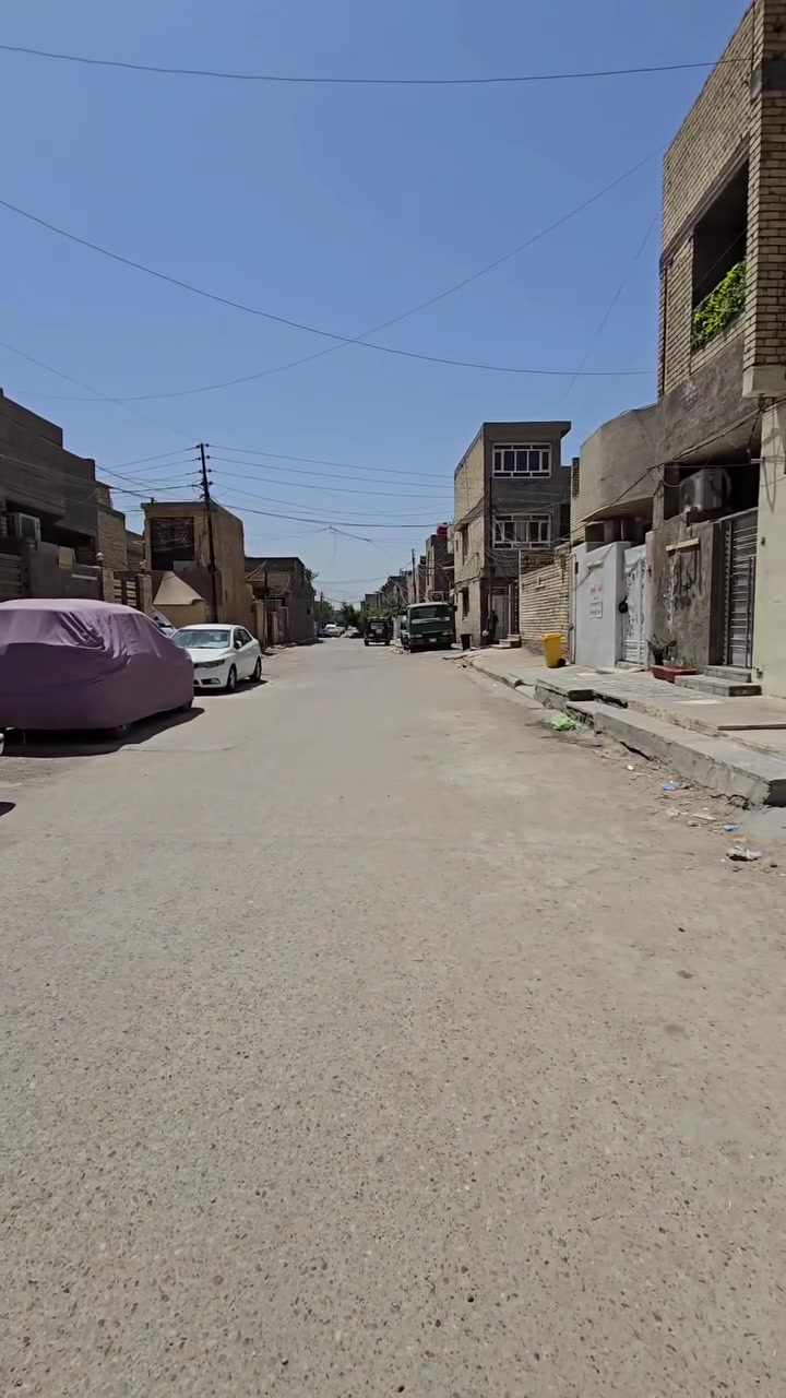 السلام عليكم 
بيت للبيع في منطقة البلديات شارع المصرف (زراعي )
المساحه 100 
للتواصل على الرقم ***********
                            ***********
