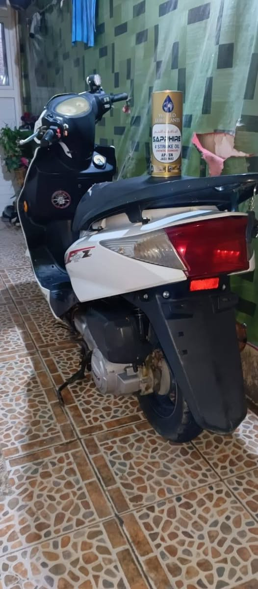 سلام، دراجه سكنس هويشا للبيع ب 250 وبيها مجال  شغاله من طول للطول  نكره سلف لا دخان ولا تنقيص كفرات كلها سليمه ما بيهه كسر  لايت عالي ناصي تايرات جدد بيها بس بتحريكه رجفه بسبب بنز كلج الخلفي يرادله تبديل 
مكان شارع الوكفه القديم 
رقم ***********
