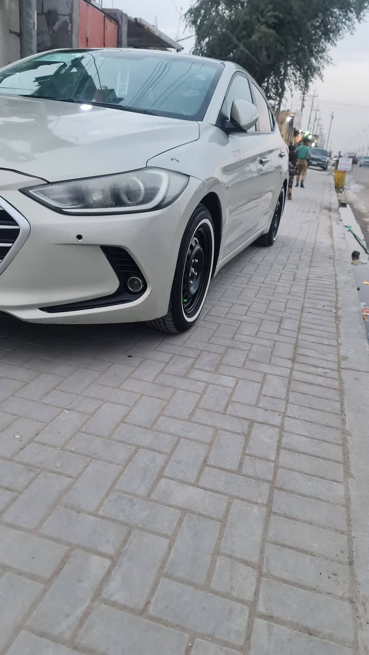 سلام عليكم لنتره لبيع موديل 18وراد خليج سياره جديه بعنه لكلمه رقم ربيل تحويل ثاني يوم سياره جاهزه منكلشي تخم تاير خط بيض حداد مال شركه شرط مكينه 1600سياره فول عده تنته بيه قطعتين صبق ولباقي كفاله سياره ماشيه 140 سياره علوضع شركه برقي مافتوح بيه مكينه كير حداده شرط تراي زيرو سياره مال جناي مجنبزه فول تبريد ثلج  مكاني بصره سعر 110وبيه مجال ***********
