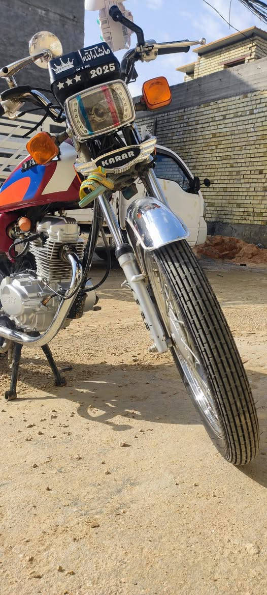 سلام عليكم دراجه للبيع اربعه كير موديل 2025 شهر 10 السعر 650 او بيه مجال ***********
