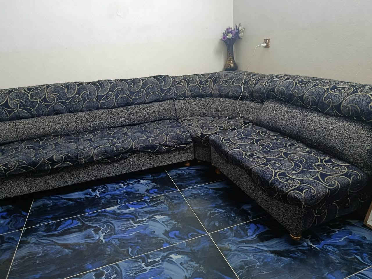 قنفات للبيع 200 الف قفل 11متر 2 زوايه عنوان الرشيديه شارع الاروضه
*********** للستفسار
