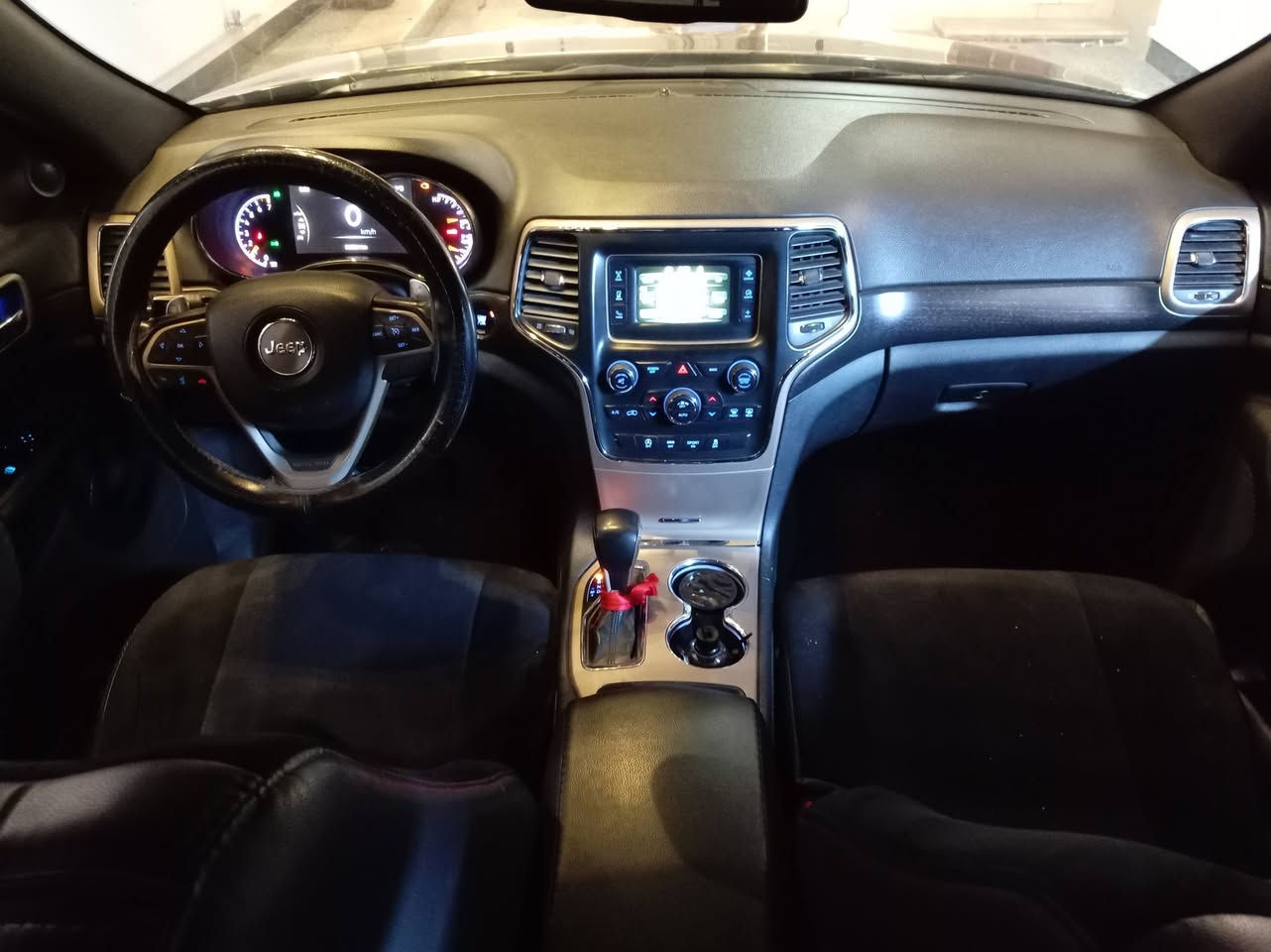 سلام عليكم
جيب گراند شيروكي لاريدو 2016 ستة سلندر مكينة 3600 ماشية 266 ألف رقم سليمانية مكفولة من فتح المكينة والگير والحدادية كلها جديدة بيها فقط بارد بجاملغ الايسر وأجزاء من الصبغ بـصندوق والجاملغ الخلفي الايمن والباب الخلفي الايمن فقط كما موضح في السونار المرفق مع الصور وأستعمال شخصي 
مكاني بغداد 
الرقم: ***********
