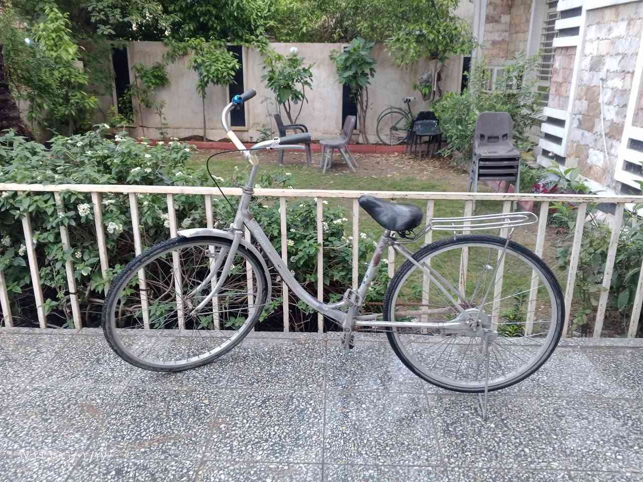 السلام عليكم بايسكل بناتي حجم 26نضيف مابي نقص نضيفالسعر60وبي مجال للتواثل واتساب***********
