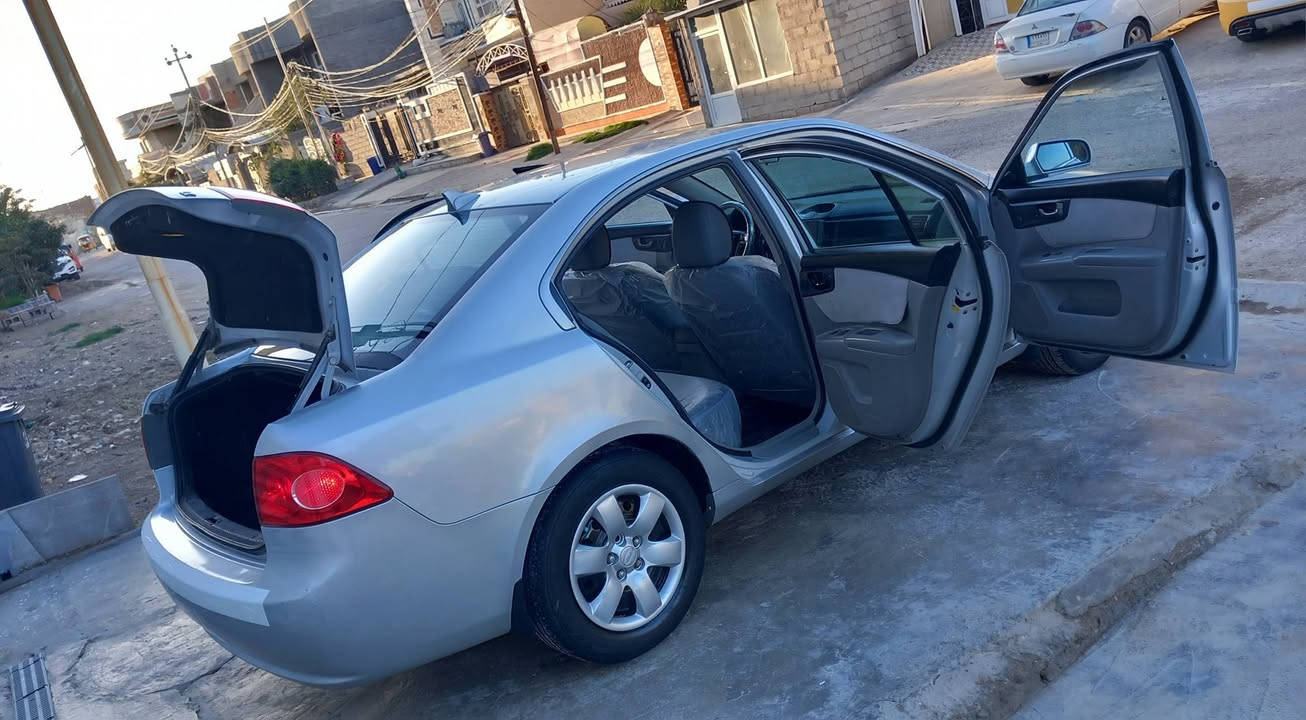 السلام عليكم. 
  أوبتيما 2008 للبيع 
رقم ديالى بأسمي تحويل ثاني يوم. 
  .  . . محرك 2400 دوش. محرك گير خير من الله. 
   . .  . وارد امريكي ضرره شبر بلجامرلغ الامامي بدون داخل نفسه مصلح  فقط بدون دواخل. 
    ... . . صبغ عام بدون معجون ولا ضرر دواخل كلهه سليمه اثر جراد. 
..... تخم تاير جديد باتري جديد كهربائيات كلهه شغالات تبريد تدفئه منضومه كاملة. 
مابيهه كل نقص سياره نضيفه. 
...... #السعر95 وبيهه مجال لشراي اتصل وتدلل. 
***********
مكاني ديالى بعقوبة
