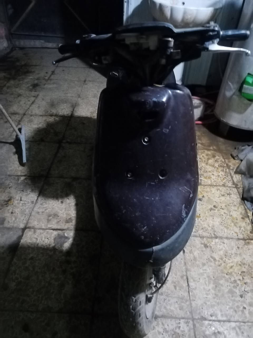 السلام عليكم دراجة بطة 60 للبيع الدراجة شغالة ابيع كوم حديد ب 100 الف وبيها مجال مكاني بغداد الكاظمية هاتف ***********
