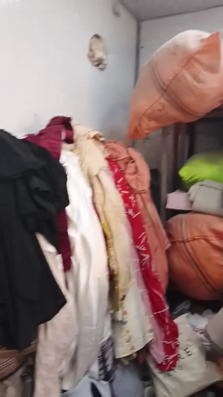 السلام عليكم عندي هاي شلعه ملابس كبار وصغار صيفي وشتوي نسائي رجالي كلشي بي بردات فرشات وملابس سعر ٦٠٠ وبي مجال الي يرديده يدزلي خاص تعزيله محل @إشارة


**إذا كنت صاحب هذا الإعلان وتريد حذفه لأي سبب، رجاءا أرسل رسالة إلى الدعم الفني**