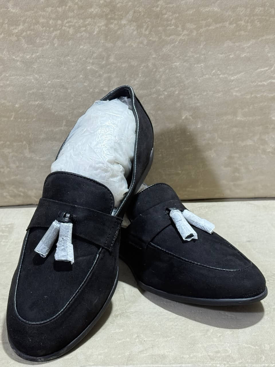 الأسود الملكي.. فخامة الـ Loafers التي تكتمل بها هيبتك في العيد! 🖤✨"
لكل من يبحث عن الأناقة بدون عناء الأربطة، وفرنا لكم هذا الموديل الاستثنائي بتصميم (Tassel) الكلاسيكي. حذاء يجمع بين هيبة المناسبة وراحة المشي طوال اليوم.
لماذا تختار هذا الموديل؟
✅ تصميم إيطالي عصري: يناسب الثوب، القماش، وحتى الجينز لطلّة "كاجوال شيك".
✅ راحة فائقة: سهل اللبس، خفيف الوزن، وبطانة طبية مريحة جداً.
✅ جودة بالة ماركة: نخب أول (بحالة الجديد تماماً) وسعر لا يُنافس.
📏 المقاسات المتوفرة: [41-42-43-44]
🎁 عرض خاص: خصم 20% مستمر لغاية 25 رمضان!
🚚 توصيل سريع داخل كركوك ولجميع المحافظات.


**إذا كنت صاحب هذا الإعلان وتريد حذفه لأي سبب، رجاءا أرسل رسالة إلى الدعم الفني**