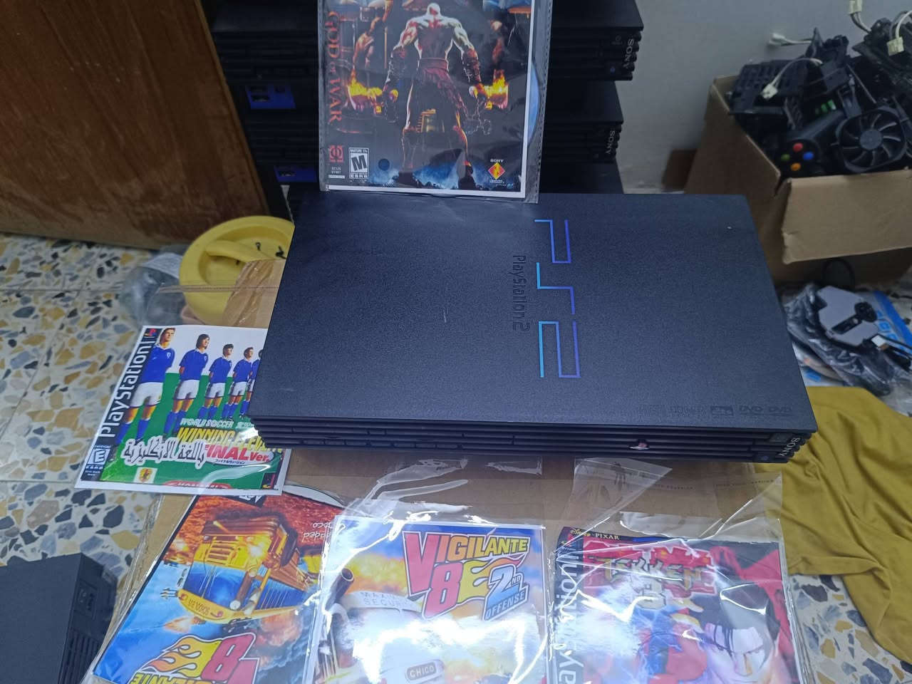 جهازين بلي2 فري ريجن واحد اسود شفاف موديل 50000ولثاني موديل 39 الاجهزه نضافتهن 90 كامل كل ملحقاته مع كل جهاز 10 اقراص بلي2 وبلي1 سعر الجهاز65 الف نهايته.***********
