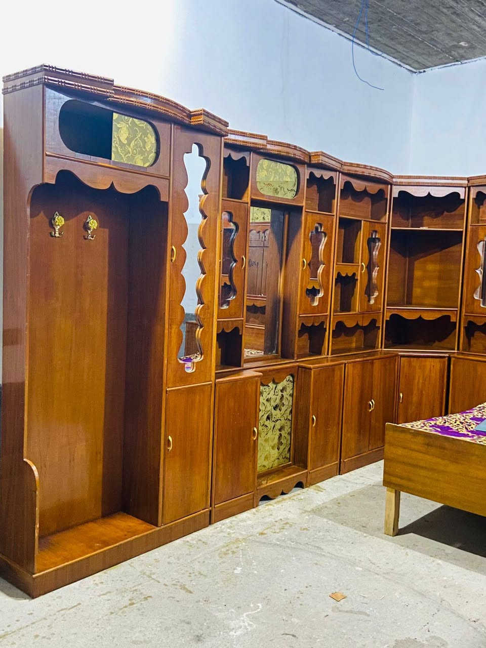 للبيع غرفة نوم هودج اربعينه قطعتين فصال حطاطه ثقيل كنتور ملحق 6طابقين شرط نضافه فول عنوان الرمانه البعبيد سعر 875 وبي مجال 
***********
