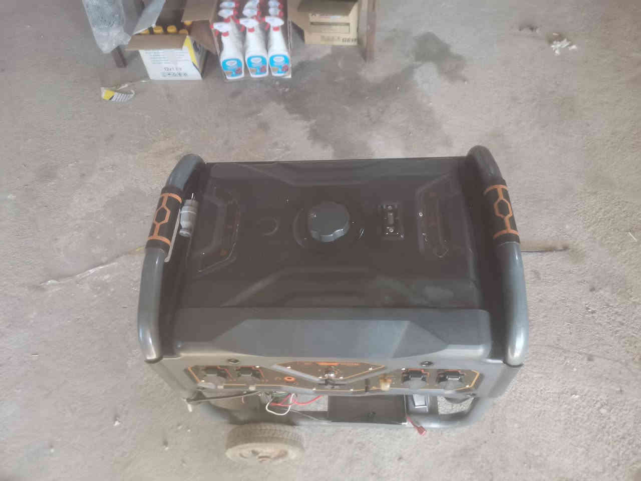 السلام عليكم مولد 25 انبير شغال شرط الفحص وتحميل مولد مستعمل ايام قليله وشغاله سلف وحبل الشراي يتصل رقم الهاتف *********** العنوان ديالى قرية الأسود الشارع العام معرض احمد الكرخي
