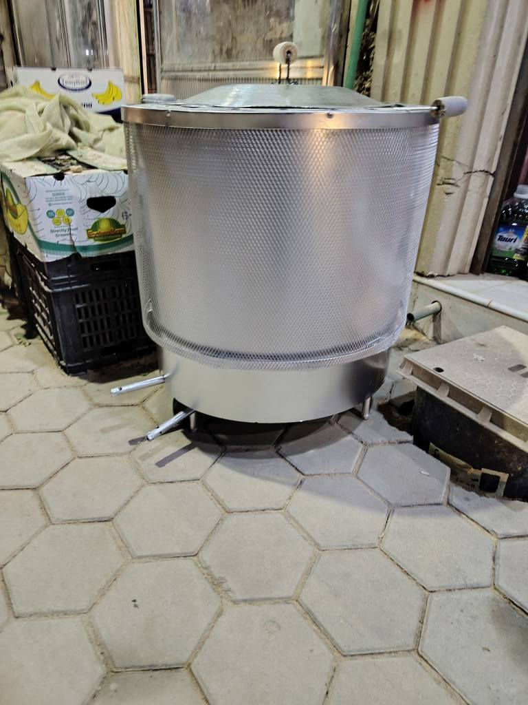 تنور ايراني يحمل 4 خبزه
65 سعره

التوصيل داخل البصره ألفين والقضاء والناحيه 5 
للاستفسار واتساب ***********

ان هذا لرزقنا ماله من نفاد 🩶💫 البصرة, العراق
