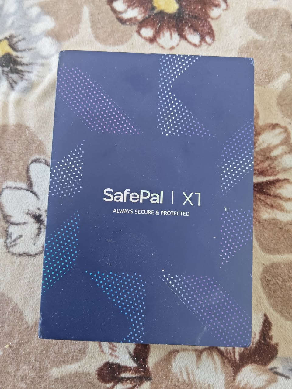 شباب عندي هذا الجهاز للبيع مال تعدين عملات بتكوين وعملات رقميه وهواية سوالف بيه للبيع راسلني خاص او واتساب 
***********
***********
