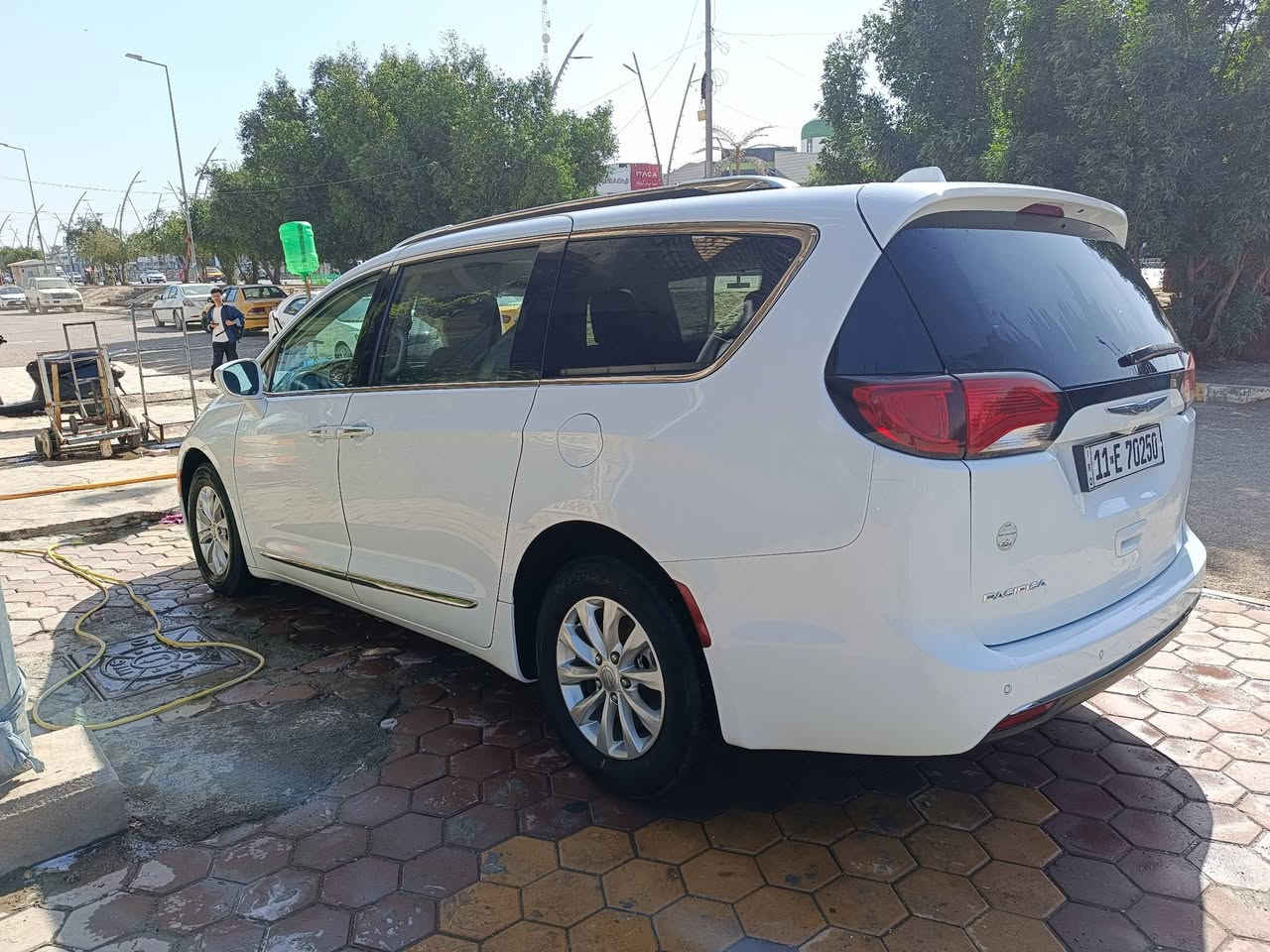 كرايسلر باسفيكاا 2020 بدون حادث
تقرير غرق السيارة بلادية كير محرك كهربائيات كلها شغالة 
محرك 6 سلندر 3600 كير 9 
كشنات جلد تدفئة كشن وستيرن 
بيبان كهرباء جنطة كهرباء 
ماشية 143 كيلو 
السعر 200 بيها مجال بسيط
***********
